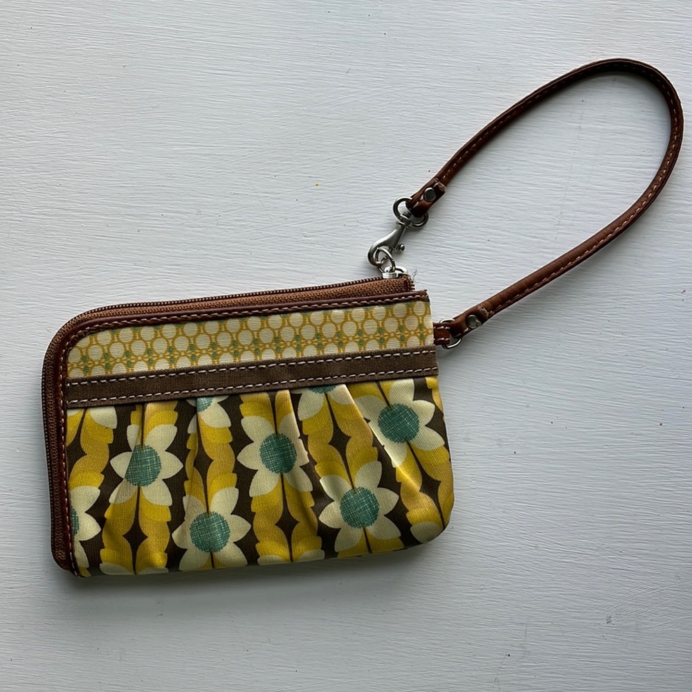 🌻 Fossil Flower Wristlet